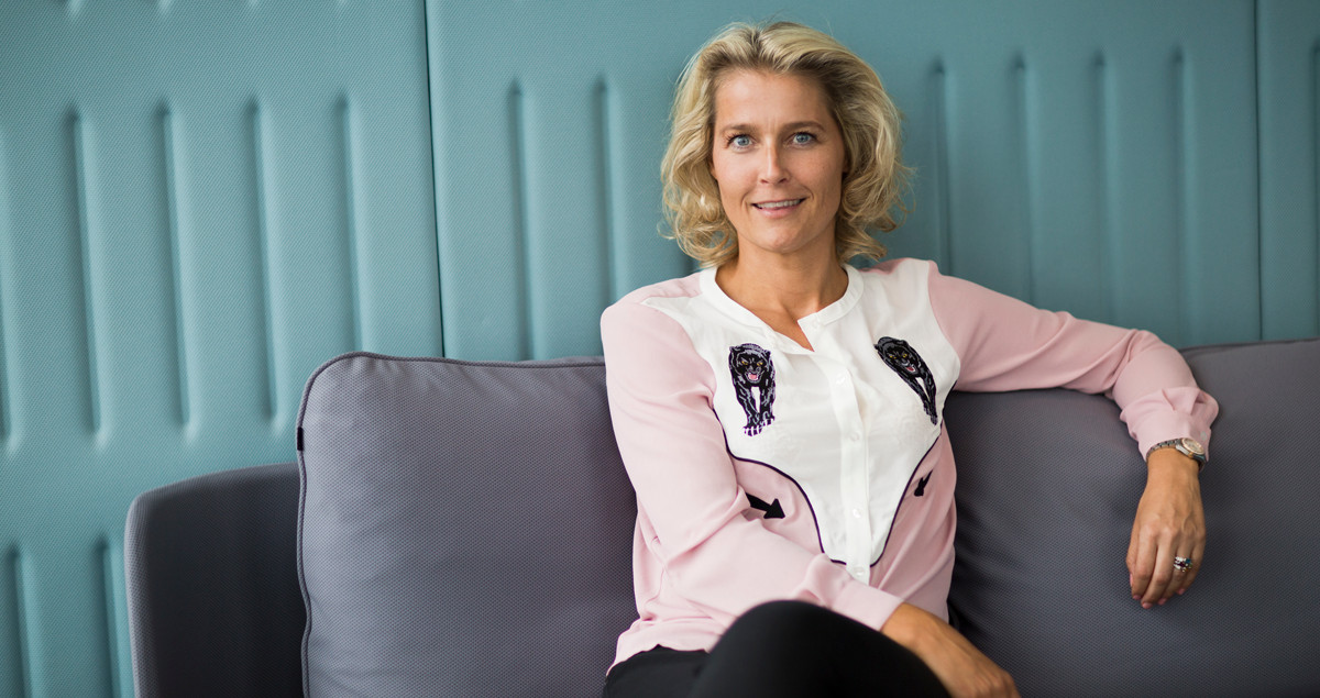 Marianne Dahl Steensen er administrerende direktør i Microsoft Danmark, og så er hun ikke bleg for at gå forrest i debatten om innovation og fremtiden for virksomheder og mennesker i en digital verden. Hun både blogger, tweeter og blander sig i debatter i medierne, og i forbindelse med vores analyse af CEO Superbrands 2017 har vi mødt hende til en snak om, hvordan innovation og kommunikation er alfa og omega for topchefer.